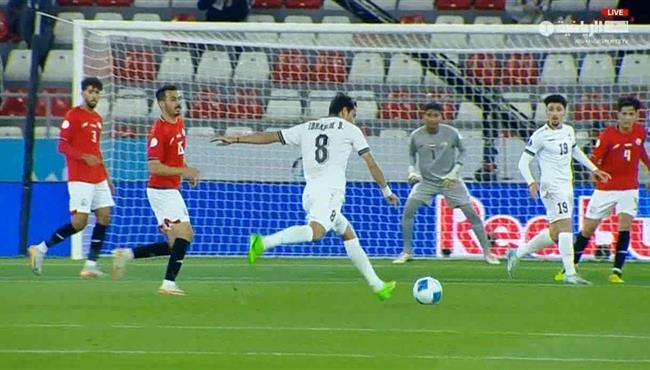 ابراهيم باييش كاد ان يسجل هدف رائع للعراق امام اليمن في كأس الخليج
