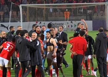 لاعب الأهلي السابق المسؤول عن واقعة الجماهير في مباراة شباب بلوزداد لا يفهم