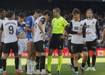 قبل مباراة ريال مدريد فالنسيا يقيل مدربه رسمي ا لسوء النتائج