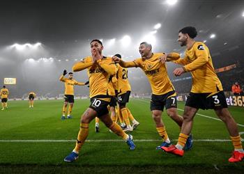 فيديو مانشستر يونايتد يواصل السقوط بعشرة لاعبين أمام ولفرهامبتون في ليلة ضبابية