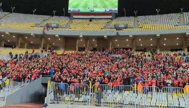 جماهير الاهلي تهتف قبل مباراة المصري "إحنا الاهلاوية أسياد القارة ديا"