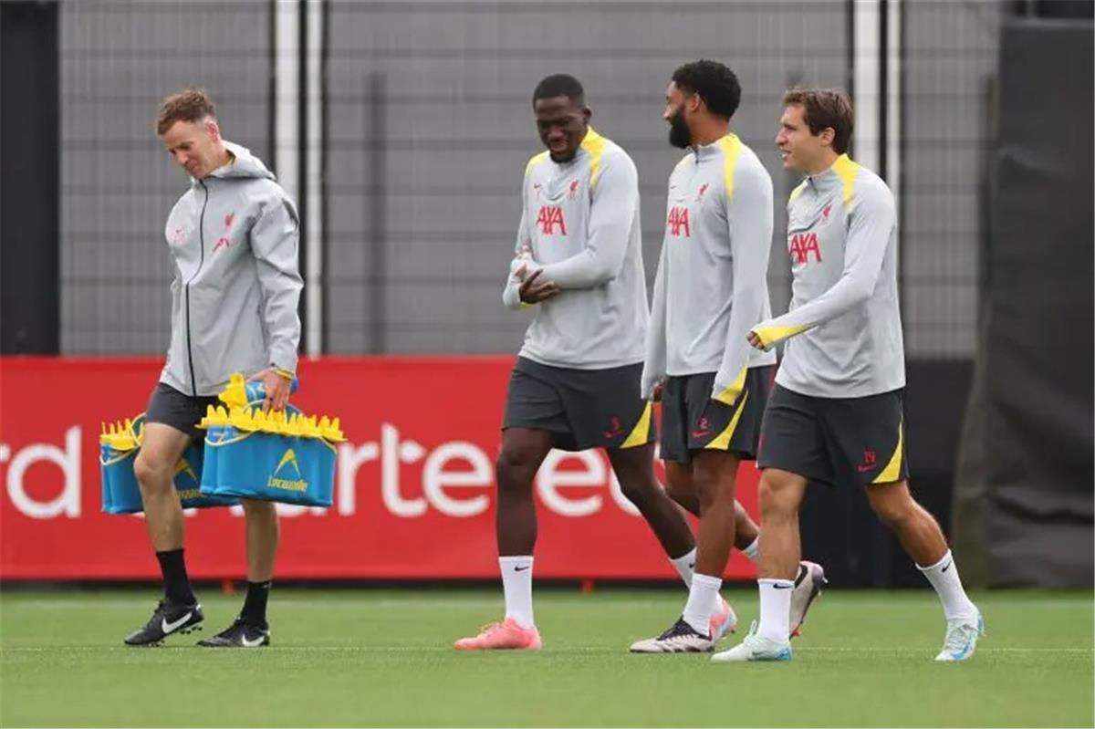 الصالح سبورت : لإعادة إحياء مسيرته.. لاعب ليفربول مطلوب في الدوري الإيطالي