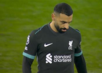 تصرف غير متوقع من محمد صلاح بعد نهاية الشوط الأول من مباراة ليفربول ووست هام فيديو