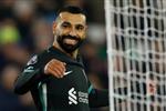 تصرف غير متوقع من محمد صلاح بعد نهاية الشوط الأول من مباراة ليفربول ووست هام (فيديو)