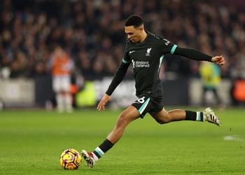 فيديو ألكسندر أرنولد يسجل هدف ليفربول الرابع أمام وست هام