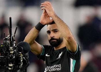 محمد صلاح يهدي قميصه لمحلل بي إن سبورت بين شوطي مباراة ليفربول ووست هام فيديو
