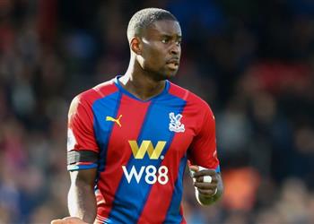 لاعب كريستال بالاس يواجه خطر العقوبة بسبب شارة دعم المثليين