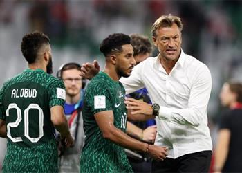 هيرفي رينارد يواجه ورطة قبل مباراة عمان بنصف نهائي كأس الخليج خليجي 26