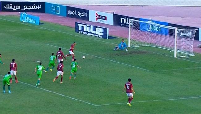 فخري لاكاي يهدر فرصة لا تصدق امام المصري بعد اضاعته لركلة جزاء