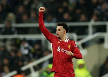 فيديو أسيست عالمي من محمد صلاح جونز يسجل هدف تعادل ليفربول ضد نيوكاسل