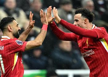 فيديو الملك يتصدر محمد صلاح ي سجل هدف ليفربول الثالث ضد نيوكاسل