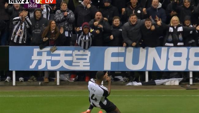 هدف ايساك الرائع في مرمي ليفربول بالدوري الانجليزي