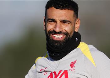 انفراجة في ملف مستقبل محمد صلاح مع ليفربول والدوري السعودي يخوض لعبة