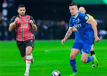 بثلاثية الهلال يخطف فوز ا قاتل ا من الرائد في الدوري السعودي