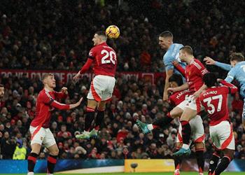 فيديو نوتينجهام فورست يقتنص فوز ا ثمين ا من مانشستر يونايتد في الدوري الإنجليزي