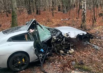 احتجاز لـ 45 دقيقة مهاجم وست هام يتعرض لـ حادث مروع