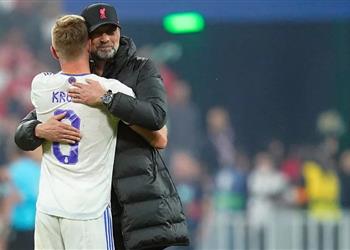 كروس يتغنى بـ كلوب لم يترك ليفربول وقت أزمته ومستقبله في يده