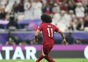 فيديو الهاتريك أكرم عفيف يسجل هدف قطر الثالث أمام الأردن