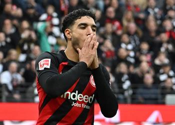 مدرب فرانكفورت يوضح سبب استبدال عمر مرموش أمام بوخوم