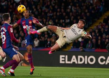 فيديو 6 دقائق نارية بين برشلونة وغرناطة ليفاندوفسكي يسجل التعادل وهدفان مباغتان للضيوف