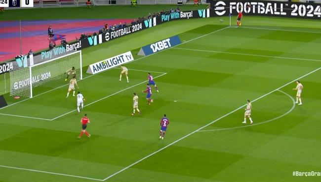 مدافع غرناطة ينقذ هدف محقق لبرشلونة من علي خط المرمي