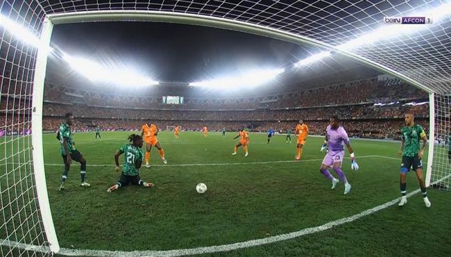 انقاذ رائع من مدافع نيجيريا يمنع هدف محقق لـ كوت ديفوار في نهائي امم افريقيا