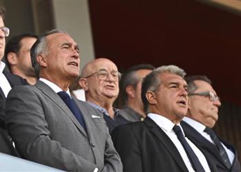 لابورتا ينفعل غاضب ا بعد تعادل برشلونة وغرناطة وشكوك حول إقالة تشافي