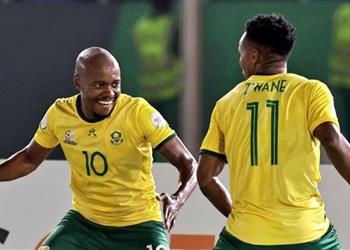 مدرب جنوب إفريقيا بيرسي تاو مثل محمد صلاح مع منتخب مصر تتاح له الفرص ولا يسجل