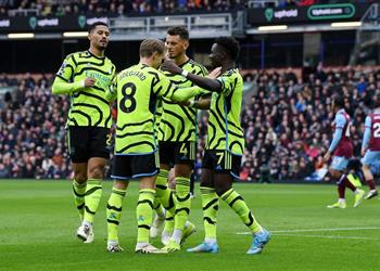 فيديو آرسنال يواصل صحوته ويكتسح بيرنلي بخماسية في الدوري الإنجليزي