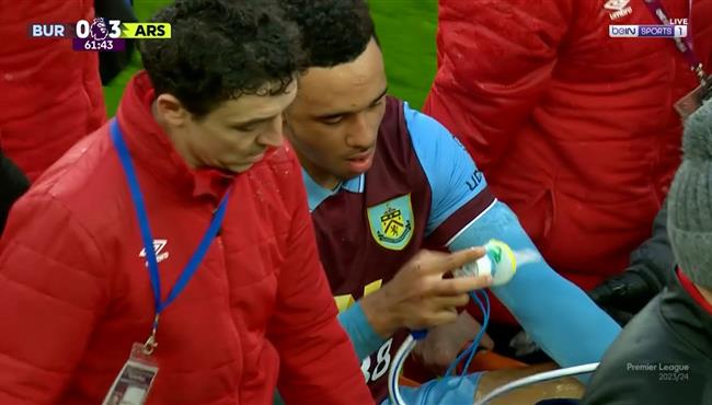 اصابة رامسي وخروجه في مباراة ارسنال وبيرنلي بالدوري الانجليزي