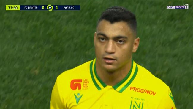 لحظة خروج مصطفي محمد في مباراة نانت وباريس سان جيرمان وتحيه الجماهير له