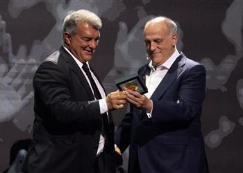 تيباس برشلونة لم يشتر الحكام وراتب فيليكس أثار دهشتي