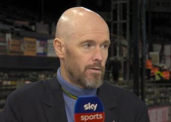 تين هاج عن استبدال كاسيميرو وماجواير أمام لوتون تاون بسبب رد فعل الحكم