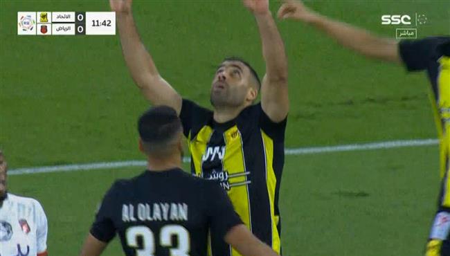 هدف عبد الرزاق حمد الله الاول الرائع في مرمي الرياض بالدوري السعودي