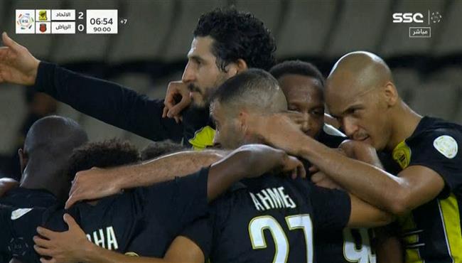 هدف عبد الرزاق حمد الله الثاني في مرمي الرياض من منتصف الملعب بالدوري السعودي