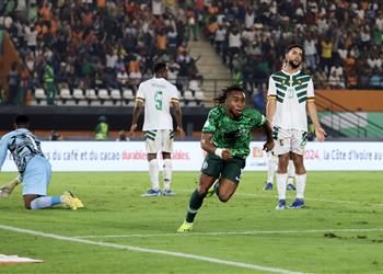 فيديو لوكمان ي سجل هدف نيجيريا الأول أمام أنجولا في كأس أمم إفريقيا