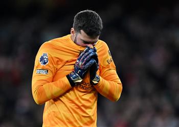 مدرب البرازيل ي لمح إلى موقف أليسون من خوض مباراة ليفربول ومانشستر سيتي