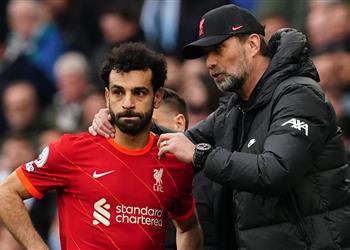 كلوب يثير القلق حول مشاركة محمد صلاح في مباراة ليفربول ولوتون تاون