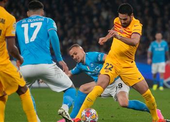 جوندوجان يقارن بين ليفاندوفسكي وأوسيمين ويؤكد التعادل مع نابولي خيبة أمل