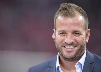 فان دير فارت ينتقد لاعب برشلونة يلعب مثل ساعي البريد والركنيات تزعجني