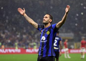 أنا الأول تشالهاناوجلو يختار أفضل 5 لاعبي خط وسط في العالم