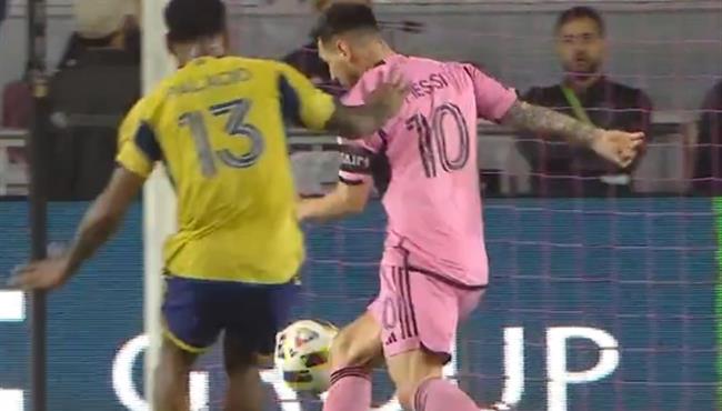 لقطة مذهلة ميسي يراوغ لاعب مصاب في مباراة انتر ميامي وريال سالت ليك بالدوري الامريكي