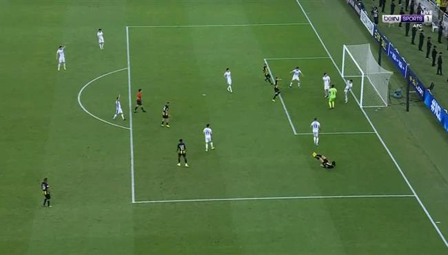 احمد حجازي يتسبب في الغاء هدف كريم بنزيما امام نافباخور في دوري ابطال اسيا