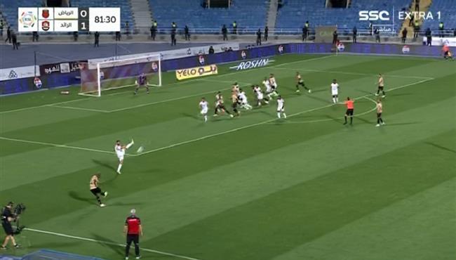 هدف عالمي في مباراة الرياض والرائد بالدوري السعودي
