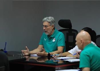 خاص بيريرا ي طالب بأخصائي نفسي للحكام