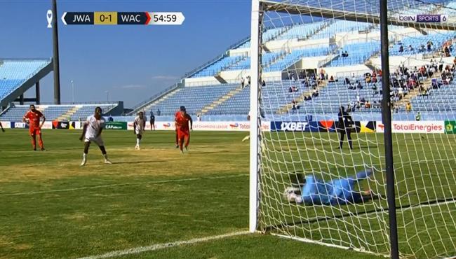 حارس مرمي الوداد يتصدي لركلة جزاء امام جوانينج جالاكسي بدوري ابطال افريقيا