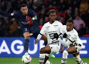 إنريكي يواصل تعنته ضد مبابي وباريس سان جيرمان يخطف تعادل ا صعب ا من رين