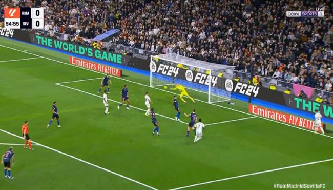 تصدي حارس مرمي اشبيلية يحرم فينيسيوس جونيور من تسجيل هدف