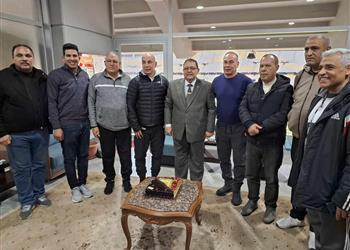 حسام حسن يتابع مباراة المقاولون العرب والمصري في الدوري وتكريم خاص من مسؤولي ملعب برج العرب