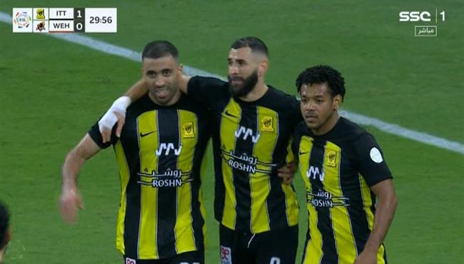 هدف كريم بنزيما الملغي في مرمي الوحدة بالدوري السعودي